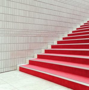 peinture sur escalier rouge